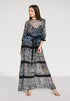 Maxi Kleid aus zarter Chiffonseide mit einen bezaubernden Blütenprint, Schleifen an den Ärmeln und abnehmbaren Volants.