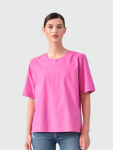 Hochgeschlossene Bluse aus Baumwolle im T-Shirt-Stil mit Knopfverschluss auf der Rückseite. Aus nachhaltiger Baumwolle gefertigt.