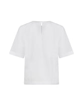 Hochgeschlossene Bluse aus Baumwolle im T-Shirt-Stil mit Knopfverschluss auf der Rückseite. Aus nachhaltiger Baumwolle gefertigt.