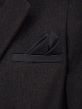 Mantel aus Kaschmirwolle, taillierter Passform und hohen Seitenschlitzen sowie Taschen mit Patten auf der Vordereseite