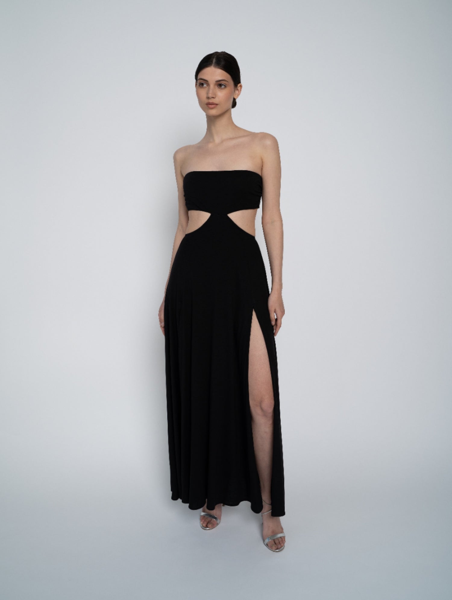 Maxi Bandeau-Kleid mit Cut-Outs und zum Binden am Rücken mit Schlitzen