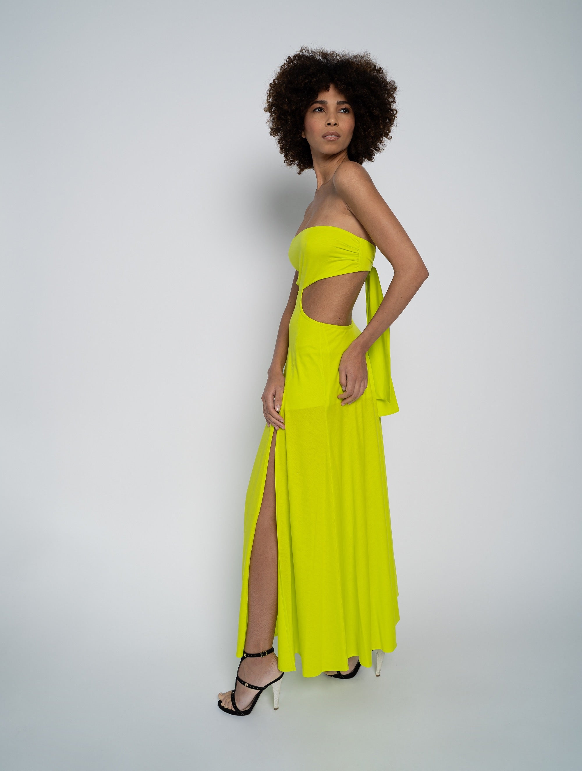 Maxi Bandeau-Kleid mit Cut-Outs und zum Binden am Rücken mit Schlitzen