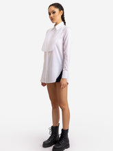 Weiße, taillierte Langarmbluse Hada aus 100% feinster Baumwolle von Helene Galwas