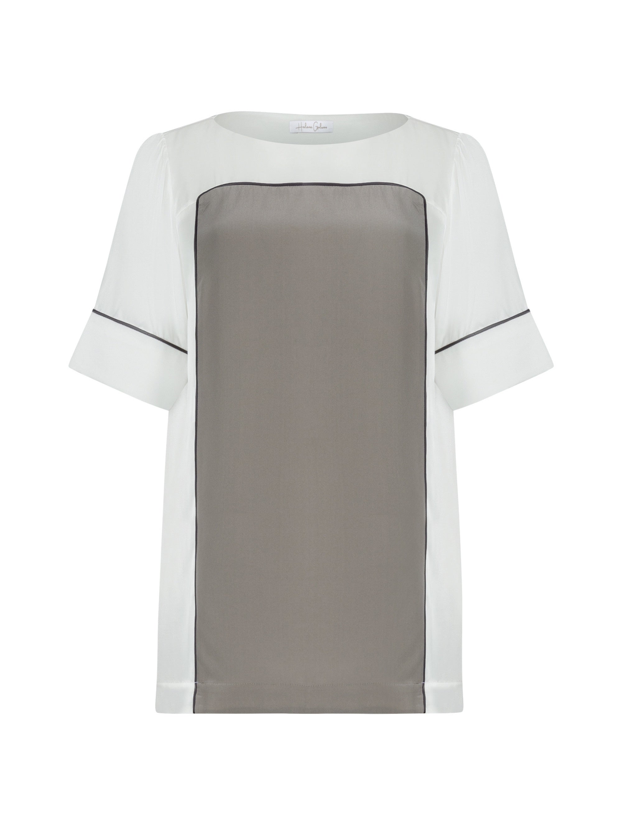 Zweifarbiges, locker geschnittenes Shirt mit weitem Halsauschnitt und schwarzem Piping Detail. Stoffe kommen aus dem Altbestand der Firma, daher nachhaltig.
