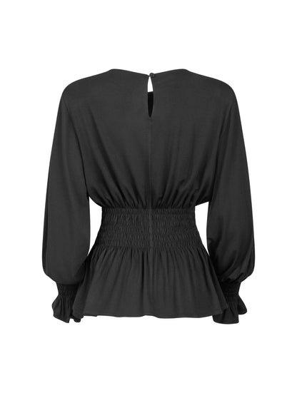Longsleeve mit Rundhalsausschnitt und  elastischem Taillenbund und Bündchen. Hergestellt aus zertifizierter Viskose und Lyocell.