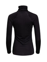 Schwarzes, figurbetontes Basic Oberteil aus weichem Modal mit Rollkragen von Helene Galwas