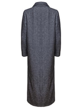 Luxuriöser, grau melierter, weicher Mantel aus Angora, Merinowolle und Seide, tailliert geschnitten, hohe Seitenschlitze