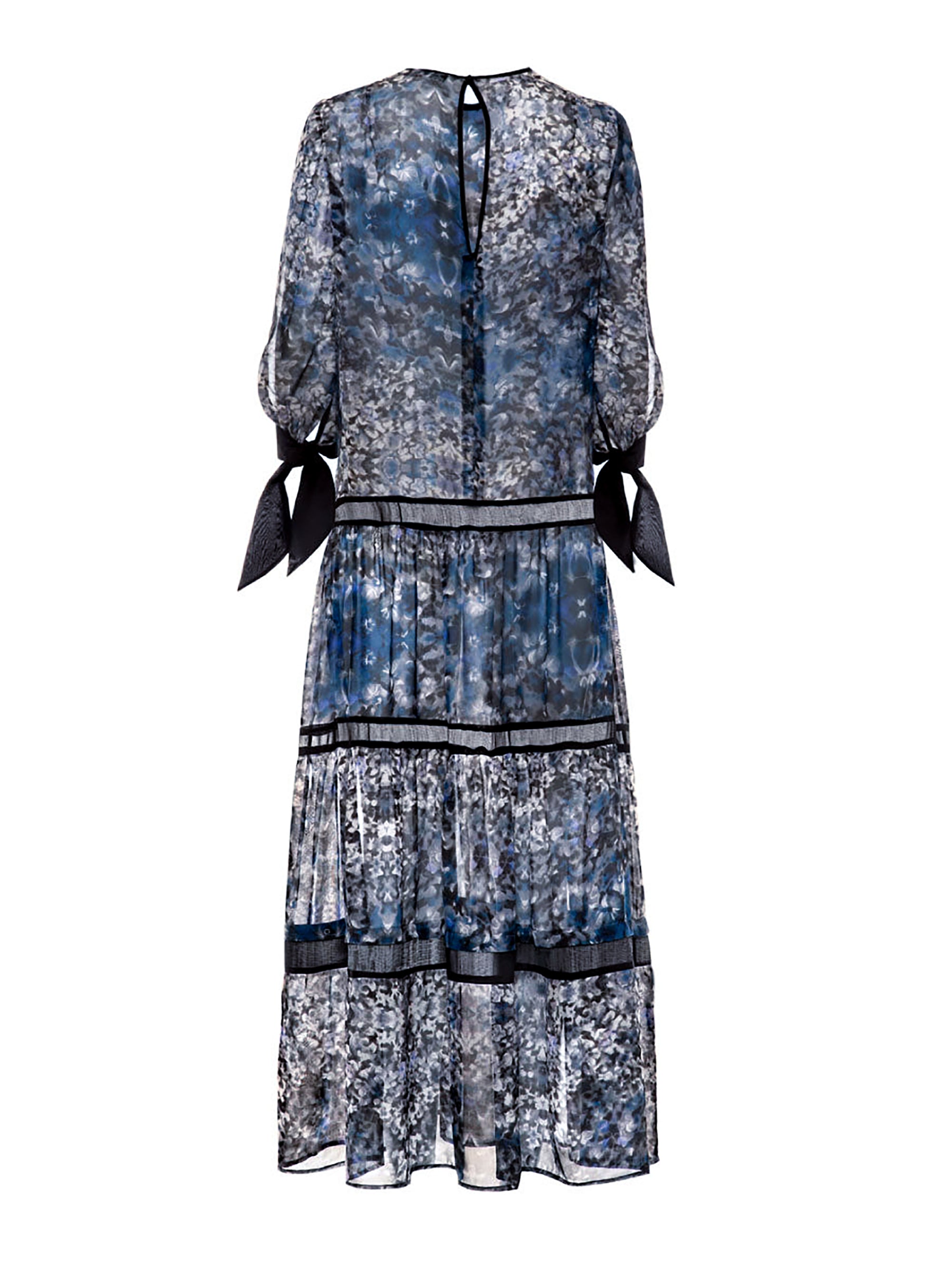 Maxi Kleid aus zarter Chiffonseide mit einen bezaubernden Blütenprint, Schleifen an den Ärmeln und abnehmbaren Volants.