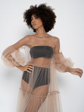 Maxikleid in Nude aus Tüll mit weitem Rock und Puffärmeln