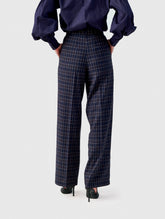 Gerade geschnittene, karierte Hose Heike aus 100% Merinowolle von Helene Galwas