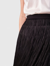 Midirock mit Fransen aus schwarzer Viskose. 