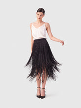 Midirock mit Fransen aus schwarzer Viskose. 