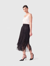 Midirock mit Fransen aus schwarzer Viskose. 