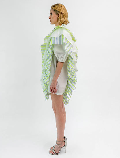 Hochgeschlossenes Minikleid mit breiten Volants aus Baumwolle entlang der Vorder- und Rückenteile für eine raffinierte Ästhetik.