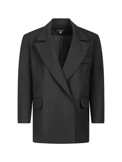 Oversize-Blazer mit breitem Revers, großen Schulterpolstern und überschnittenen Ärmeln sowie zwei Seitenschlitzen auf der Rückseite. Dieses Modell ist Teil unserer REBORN-Kollektion und steht für unsere &quot;Zero-Waste-Politik&quot;.