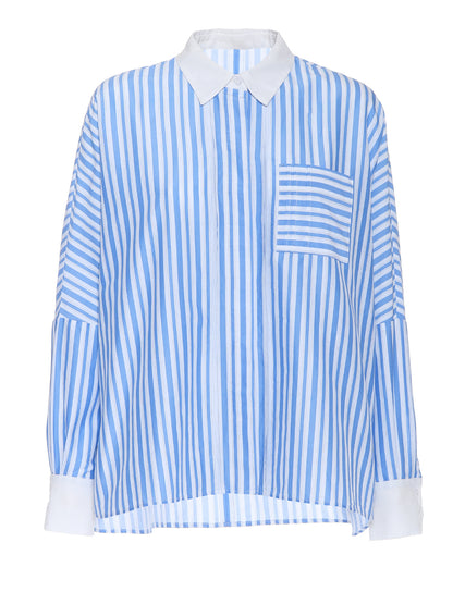 Oversize Bluse aus hochwertige Baumwolle, praktischer Brusttasche und subtilen Biesen-Falten.