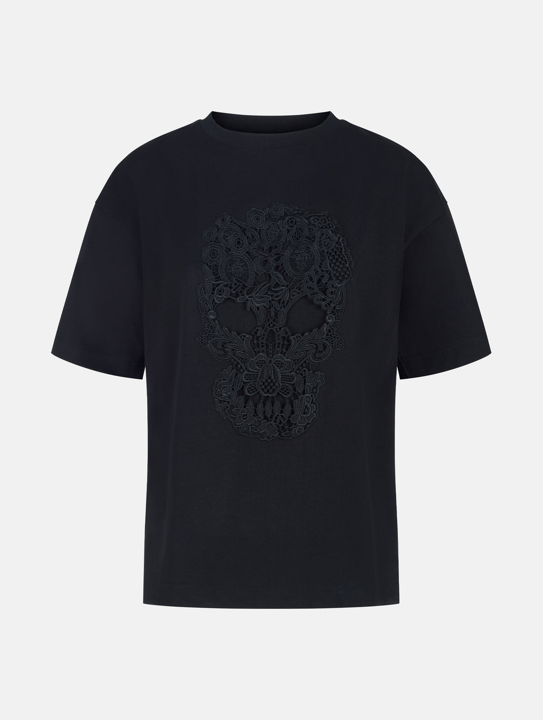 Grade geschnittenes Oversize T-Shirt aus Heavy Jersey mit Totenkopf-Stickerei Applikation.