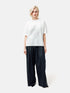 Grade geschnittenes Oversize T-Shirt aus Heavy Jersey mit Totenkopf-Stickerei Applikation. 