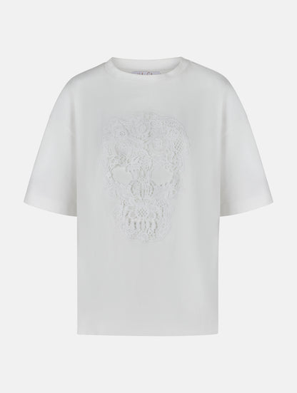 Grade geschnittenes Oversize T-Shirt aus Heavy Jersey mit Totenkopf-Stickerei Applikation. 