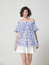 Weit geschnittene Bluse aus Premium Baumwolle, Carmen Ausschnitt auf dem Rücken zum Binden und ausgestellten Ärmeln.