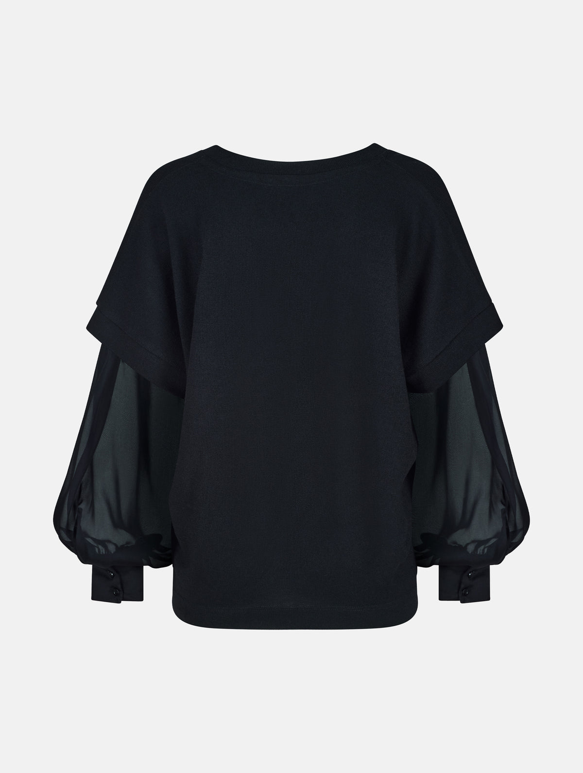 Locker geschnittener V-Auschnitt Pullover mit angesetzten weiten Bischofsärmeln aus feinem Seidenchiffon mit Hemdmanschetten und Knöpfen. Dieses Modell ist Teil unserer REBORN-Linie und steht für unsere "Zero-Waste-Politik", da mit Stoff aus Altbestand gefertigt.