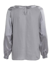 Langarm Seidenbluse mit Rundhalsausschnitt und Knopf im Nackenbereich