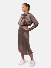 Midi-Rock hergestellt aus 100% hochwertiger Seide und einem klassischen Schnitt