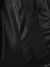 T-Shirt aus Seide mit Details aus 100% Viskose, weiten Ärmeln und geschmackvollen Details an den Schultern