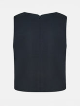 Grade geschnittenes kurzes Top aus Woll-Mix mit abnehmbaren langen Fransen aus Viskose. Dieses Modell ist Teil unserer Reborn Linie, da aus dem ehemaligen Top Alissa hergestellt worden ist.