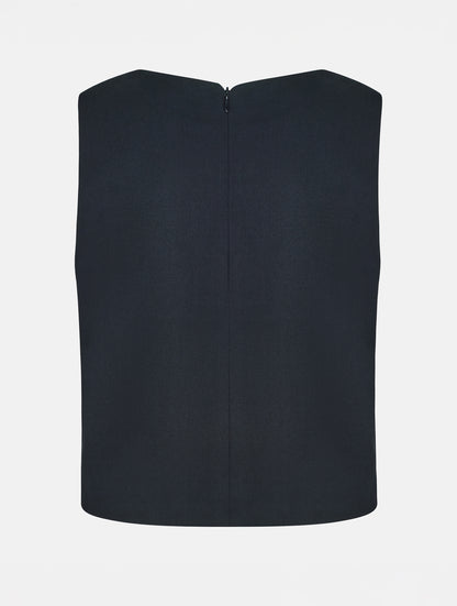 Grade geschnittenes kurzes Top aus Woll-Mix mit abnehmbaren langen Fransen aus Viskose. Dieses Modell ist Teil unserer Reborn Linie, da aus dem ehemaligen Top Alissa hergestellt worden ist.