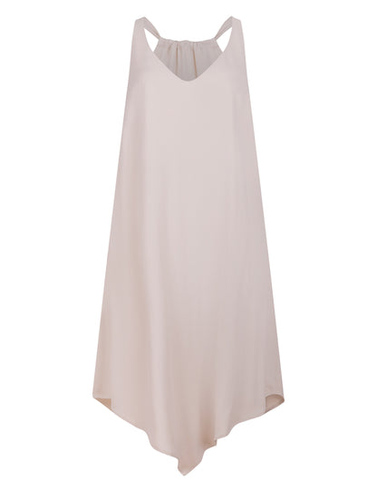 Zeitloses Trägerkleid aus fließender Satinseide mit tiefem V-Ausschnitt und spitz zulaufend für eine raffinierte Silhouette