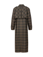 Karierter Maxi-Trenchcoat mit Gürtel und angesetzten Ärmeln mit Ärmelgürteln, sowie Schulterklappen.