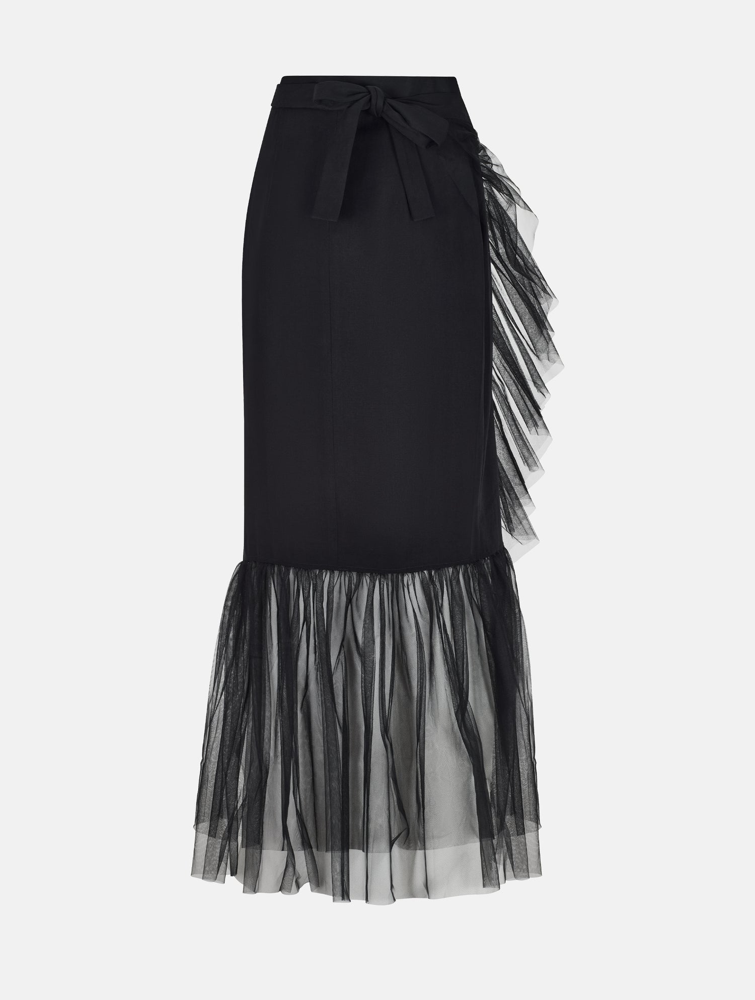 Figurbetonter knielanger Wickelrock mit doppelgelegtem breiten Volant aus Tüll und Bändern zum Binden in der Taille. Dieses Modell ist Teil unserer Reborn Linie, da es aus dem ehemaligen Rock Berta hergestellt worden ist. 