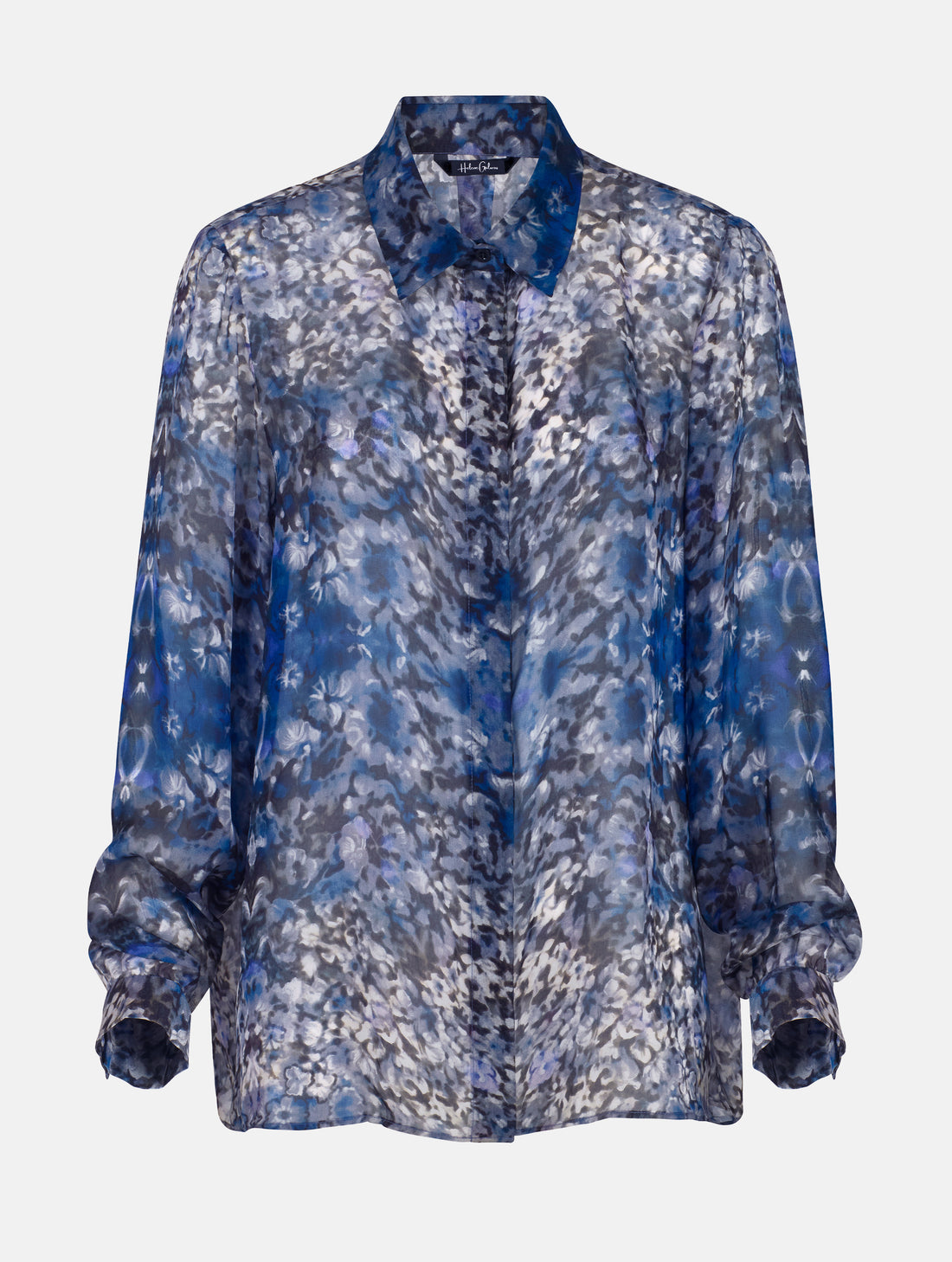 Grade geschnitten Bluse aus bedruckter Chiffonseide mit klassischem Hemdkragen und Hemdmanschetten mit Knöpfen, sowie feiner Kellerfalte auf dem Rücken. Dieses Modell ist Teil unserer REBORN-Linie und steht für unsere "Zero-Waste-Politik", da mit Stoff aus Altbestand gefertigt.