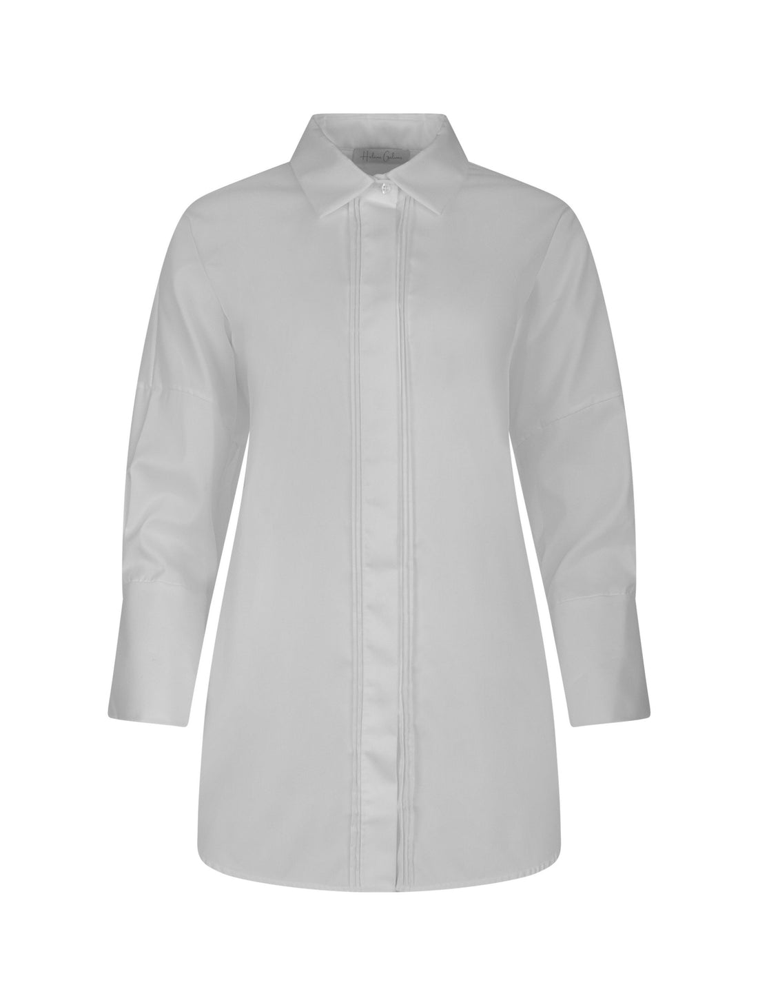 Oversize-Bluse mit Kent-Kragen, breiten Manschetten und Biesen-Details auf der Vorder- und Rückseite. Dieses Modell ist Teil unserer REBORN-Kollektion und steht für unsere „Zero-Waste-Politik“. 