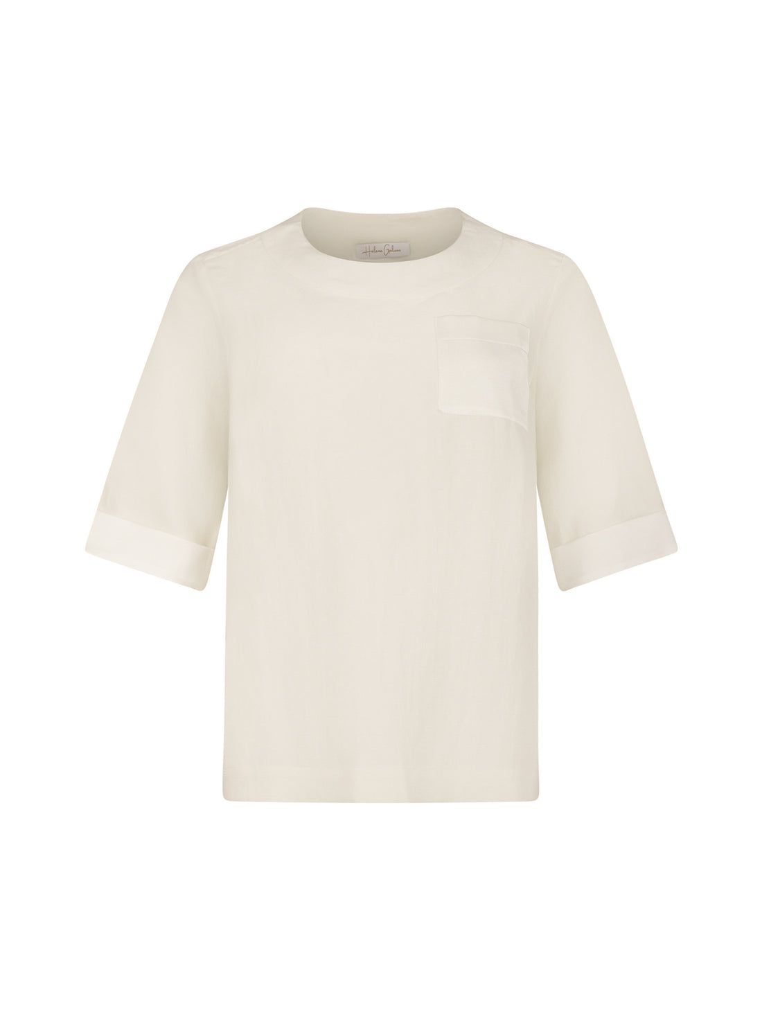 Grade geschnittenes Shirt, aus hochwertigem Leinen-Silk Mix, Details, wie aufgesetzte Tasche und Umschläge an den Kurzärmlen, die aus weißer Seide gefertig sind. Stoff kommt aus einem Dead Stock, daher nachhaltig.