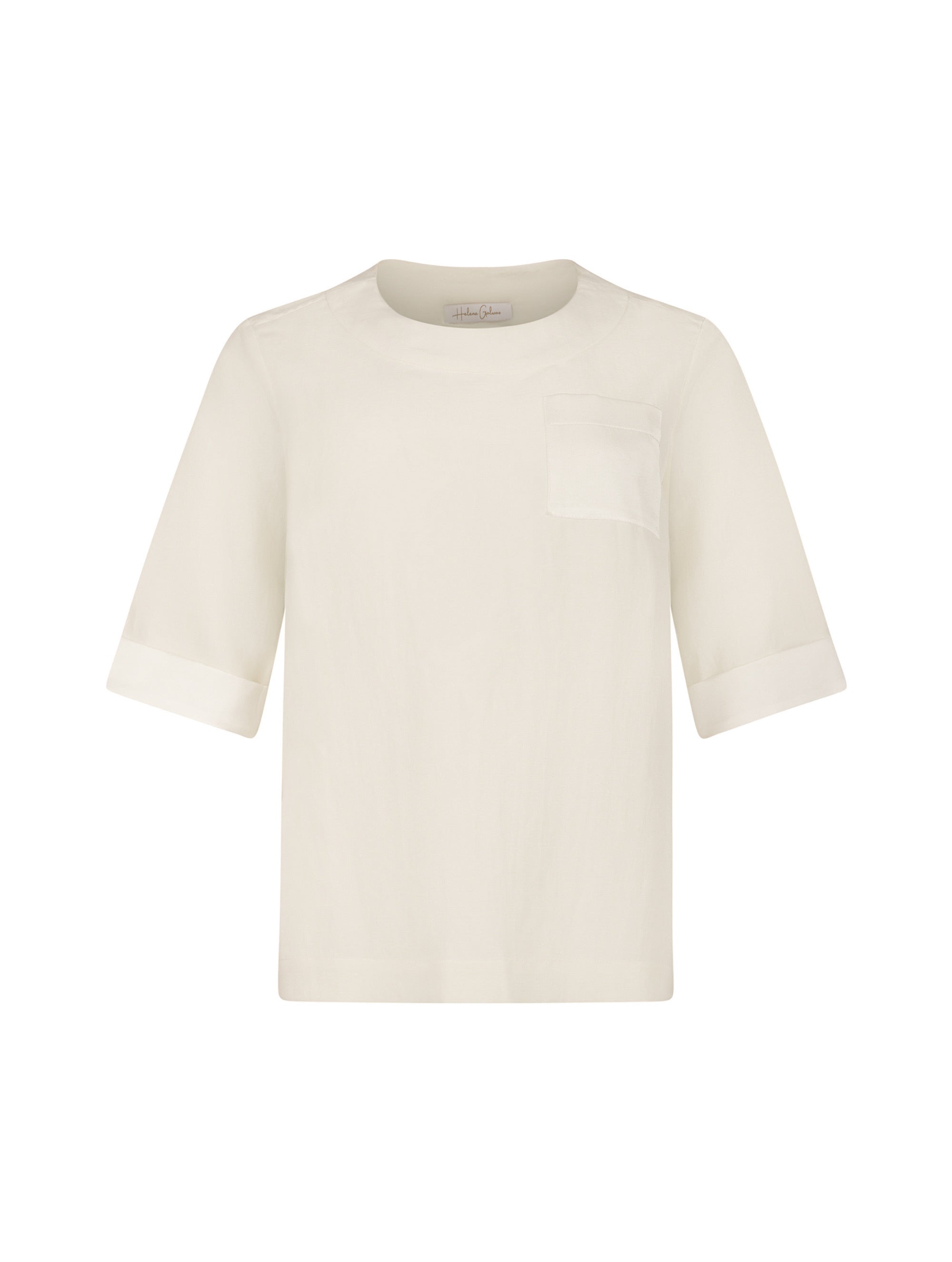 Grade geschnittenes Shirt, aus hochwertigem Leinen-Silk Mix, Details, wie aufgesetzte Tasche und Umschläge an den Kurzärmlen, die aus weißer Seide gefertig sind. Stoff kommt aus einem Dead Stock, daher nachhaltig.