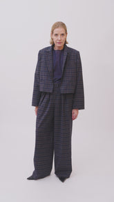 Kurze Blazerjacke Hager mit geradem Schnitt aus 100% Merinowolle von Helene Galwas