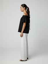 Weit geschnittene Bluse aus Premium Baumwolle, Carmen Ausschnitt auf dem Rücken zum Binden und ausgestellten Ärmeln