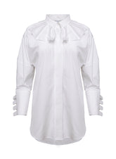 Elegante, weiße Bluse aus 100% feinster Baumwolle mit überschrittenen Schultern, großem Kragen und Manschetten