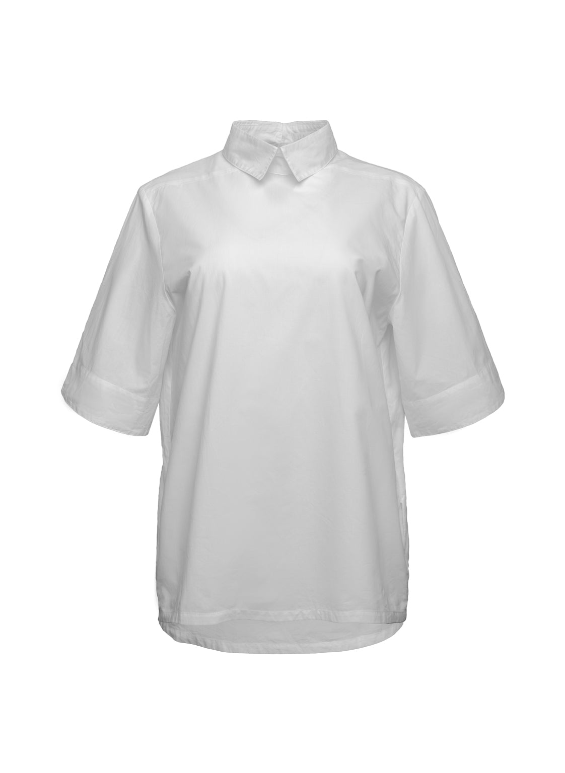 Bluse aus 100% feiner Baumwolle, schmalem Kragen mit Knopfverschluss auf der Rückseite und breiten Ärmelumschlägen