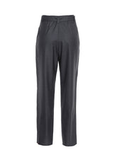 Locker geschnittene Bundfaltenhose aus weichem Wolle-Seiden-Mix sowie seitlichen Eingriffstaschen und Bindegürtel