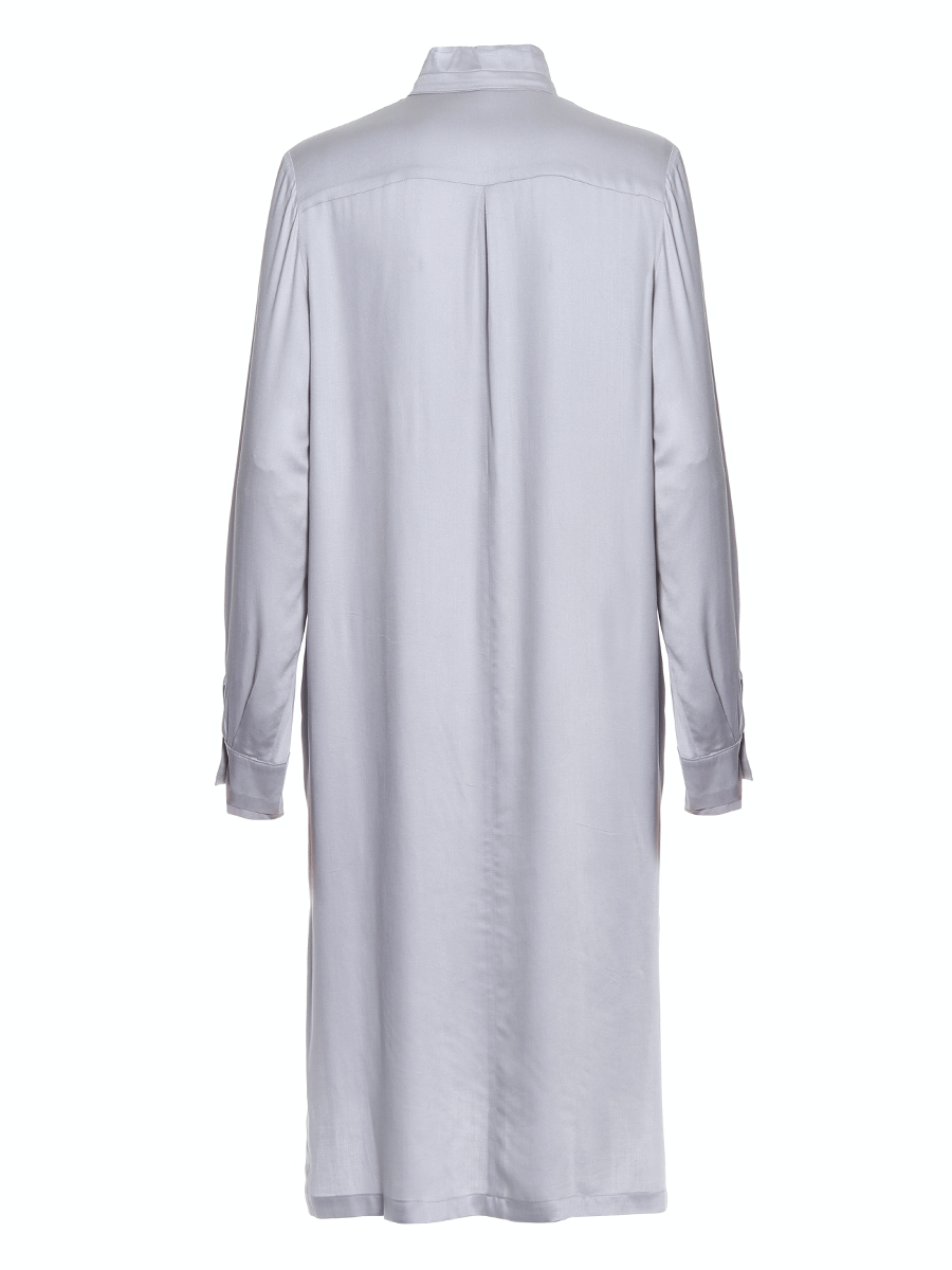 Midi Hemdkleid aus Viskose mit Stehkragen, versteckter Knopfleiste und einem seitlichen Schlitz