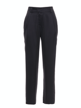 Wunderbare Highwaist Hose aus fließendem Tencel, lockerem Schnitt und einer eleganten Bundfalte