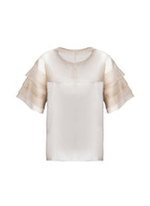 Exquisite Kurzarmbluse aus Stretch-Satin mit eleganten Einsätzen in der Schulterpartie und den Ärmeln aus feiner Organzaseide