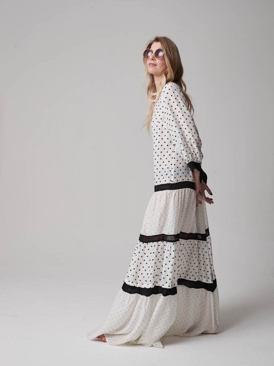 Maxikleid aus exklusiver Premium Baumwolle mit Polkadots, Schleifen an den Ärmeln und abnehmbaren Volants