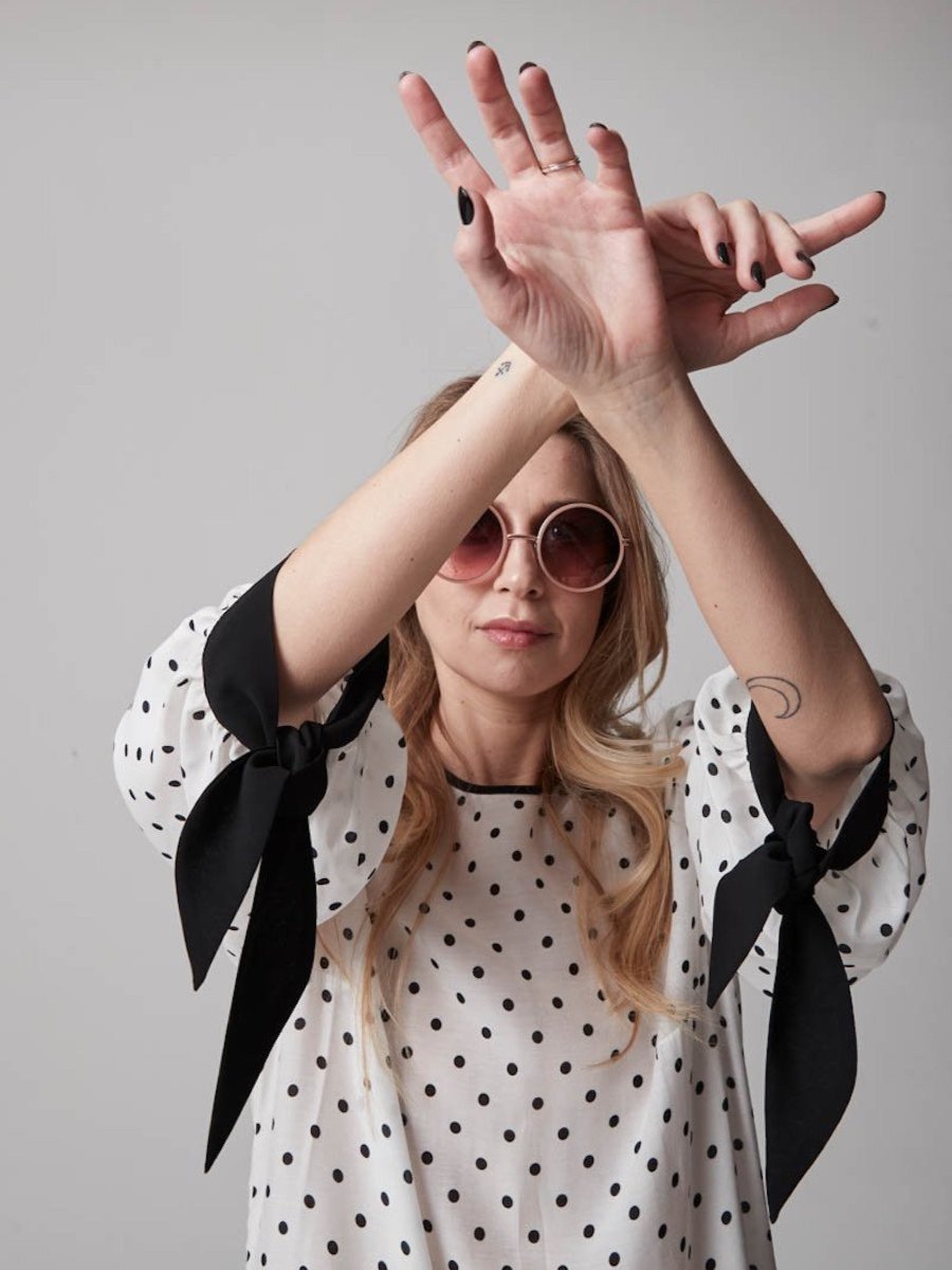 Maxikleid aus exklusiver Premium Baumwolle mit Polkadots, Schleifen an den Ärmeln und abnehmbaren Volants