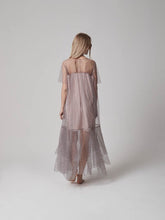 Maxikleid aus Tüll mit Samt Pünktchen, ungesäumten Kanten und blickdichtem Unterkleid