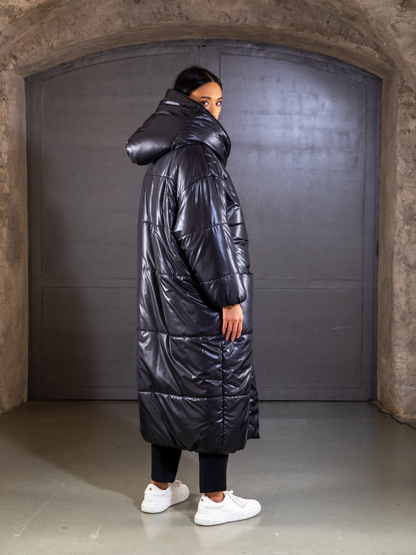 Mega Oversize Mantel in limitierter Auflage mit übergroßen Proportionen und einem praktischen 2-Wege Reißverschluss