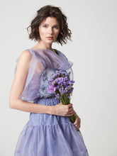 Trägertop aus hochwertigem Stretch-Satin, das mit eleganten Volants aus feiner Chiffonseide veredelt wurde